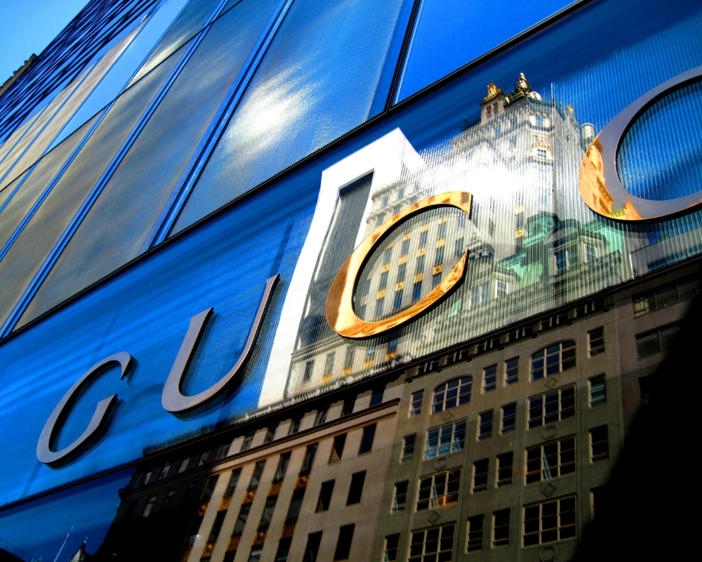 Além da Visão e Audição: Por que a Identidade Olfativa é Crucial para Sua Marca